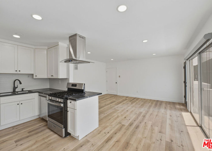 929 N Stanley Avenue - Photo 1