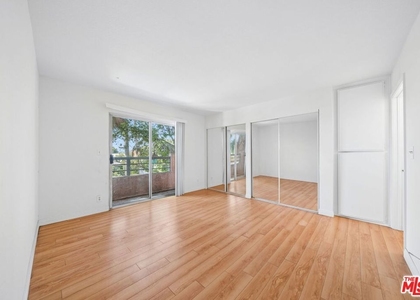 158 N Normandie Avenue - Photo 1