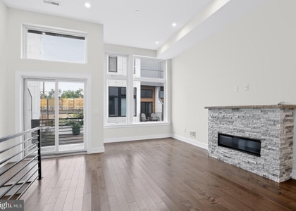 2527 Graduate Square - Photo 1