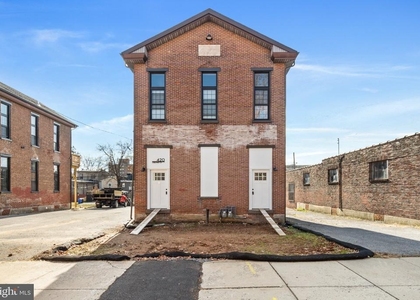 424 Chestnut Street - Photo 1