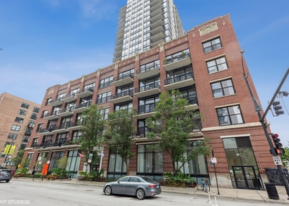 210 S Des Plaines Street - Photo 1