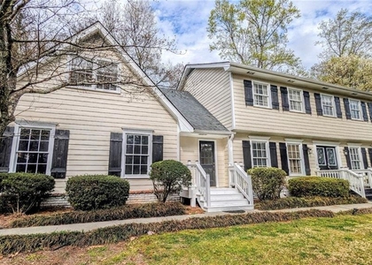 325 Lakeshore Drive Ne - Photo 1