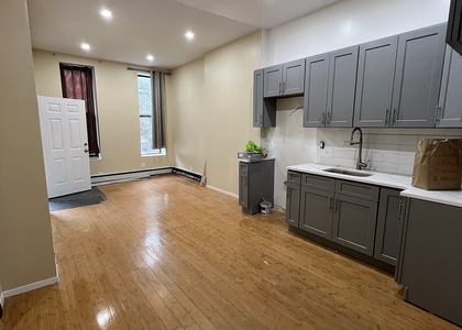 445 East 139 Street - Photo 1