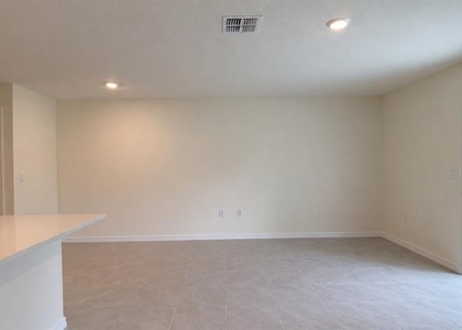 8212 Sw 67th Avenue - Photo 1