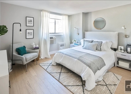 2 Avenue - Photo 1