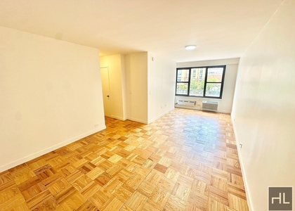 Fourth Avenue - Photo 1