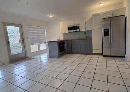 2716 Ne 30th Place - Photo 1