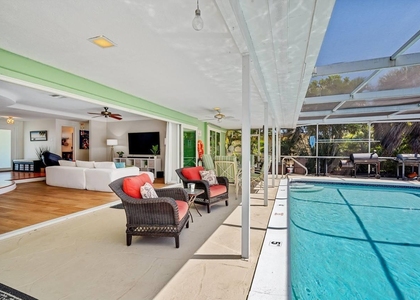 430 Ne 43rd Street - Photo 1