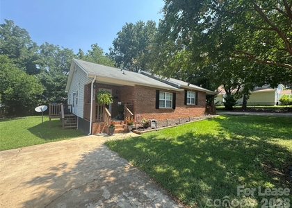 313 E Washington Avenue - Photo 1