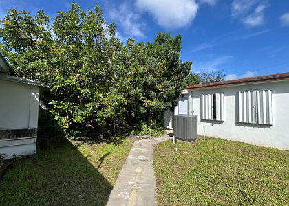 31 Sw 10th Street - Photo 1
