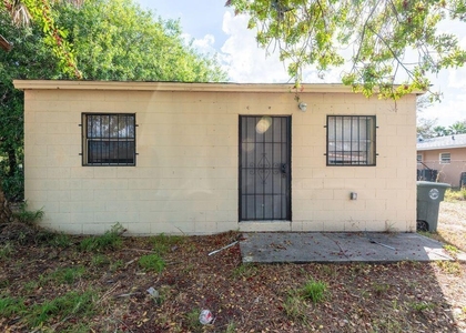 2516 Ave L - Photo 1