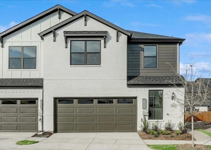 1127 Rusk Way - Photo 1