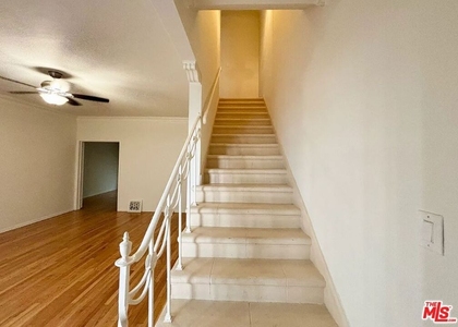 128 S Palm Drive - Photo 1