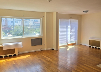 19525 Woodhull Avenue - Photo 1