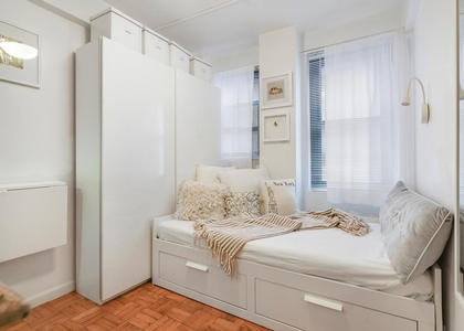 135 E 54th Street - Photo 1