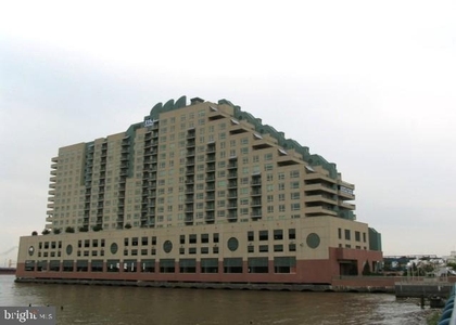717 S Columbus Boulevard - Photo 1