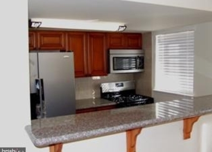 601 Lombard Street - Photo 1