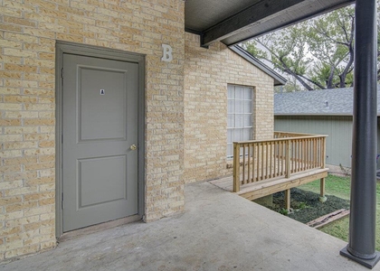 404 W Dittmar Rd - Photo 1