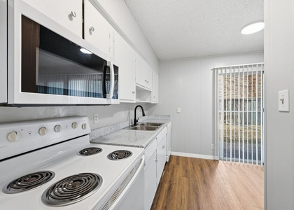 620 W 51st St - Photo 1