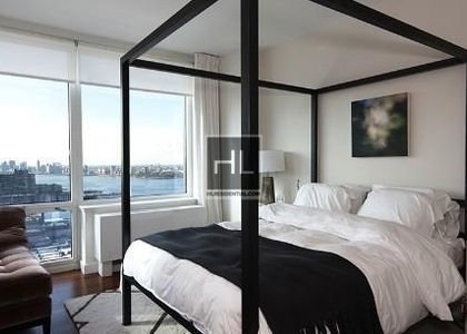 West 42 Street - Photo 1