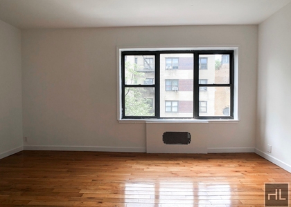 East 61 Street - Photo 1