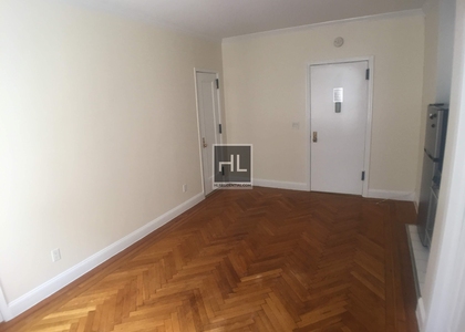 West 13 Street - Photo 1