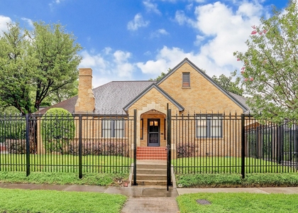 1903 W Walker Street - Photo 1