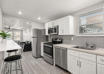 1028 Avenue K - Photo 1