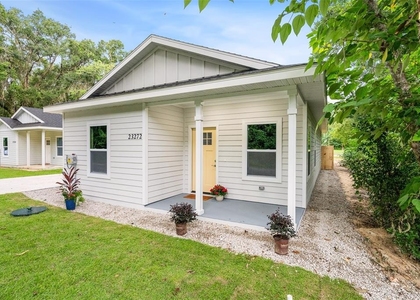 1507 Ne 6th Place - Photo 1