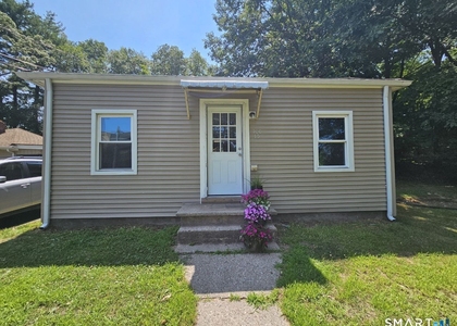 916 Middle Street - Photo 1