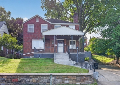1542 Hawthorne St - Photo 1