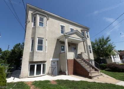 337 W Clay Ave - Photo 1