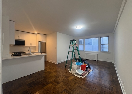 East 55 Street - Photo 1