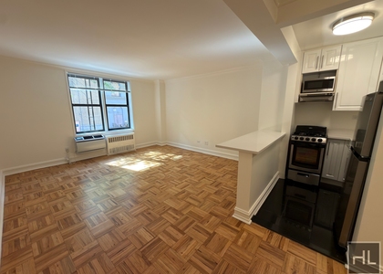 West 16 Street - Photo 1