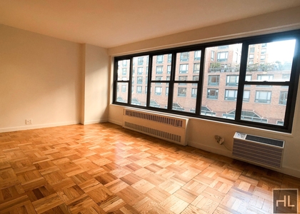 Fourth Avenue - Photo 1