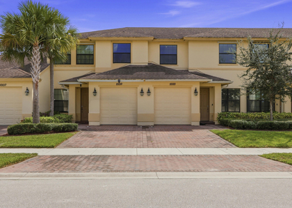 10021 W Villa Circle - Photo 1