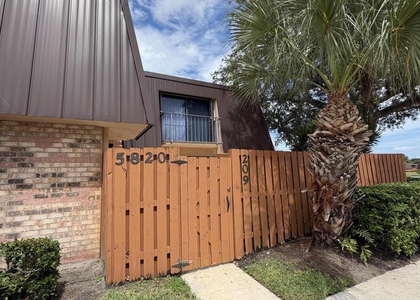 5820 Se Windsong Lane - Photo 1