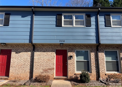206 E Glendale Avenue - Photo 1
