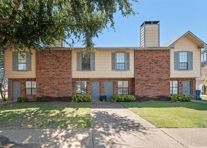 2826 Wimbledon Court - Photo 1