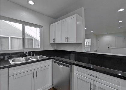 1159 Linden Avenue - Photo 1