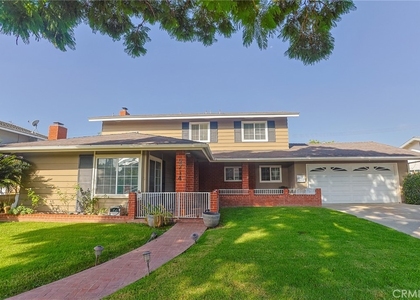 2714 N Linwood - Photo 1