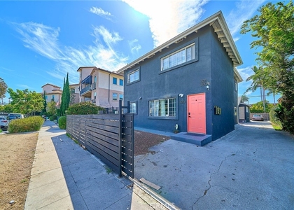 3011 S West View - Photo 1