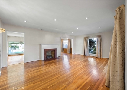 1207 Graynold - Photo 1