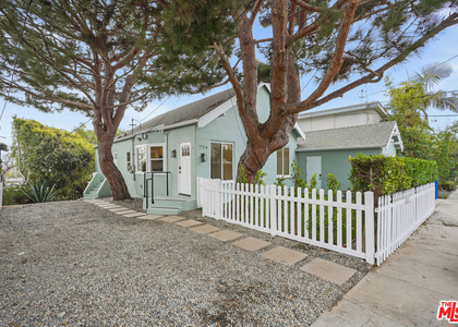 726 Pier Avenue - Photo 1