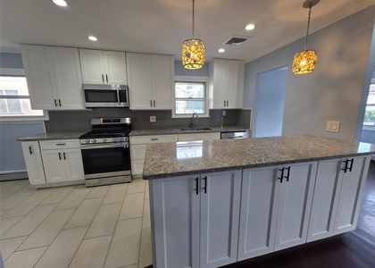32-23 Plunkett Avenue - Photo 1