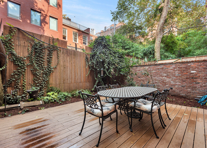 27 W 10th Street - Photo 1