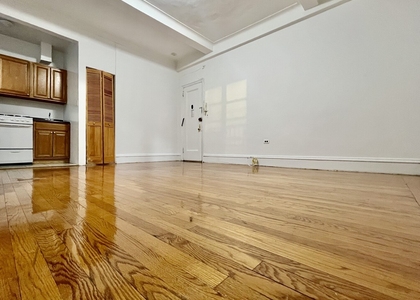 155 E 52nd Street - Photo 1