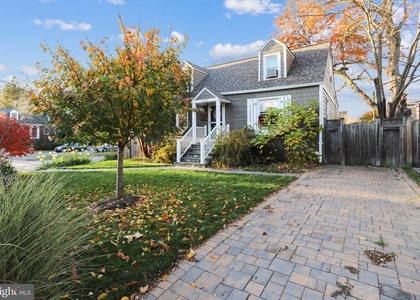 5137 25th Place N - Photo 1