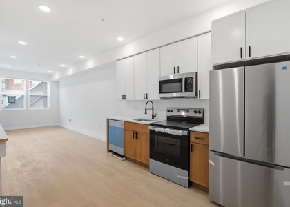 1542 W York Street - Photo 1