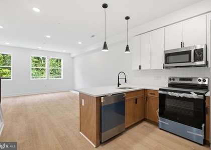 1230 W York Street - Photo 1